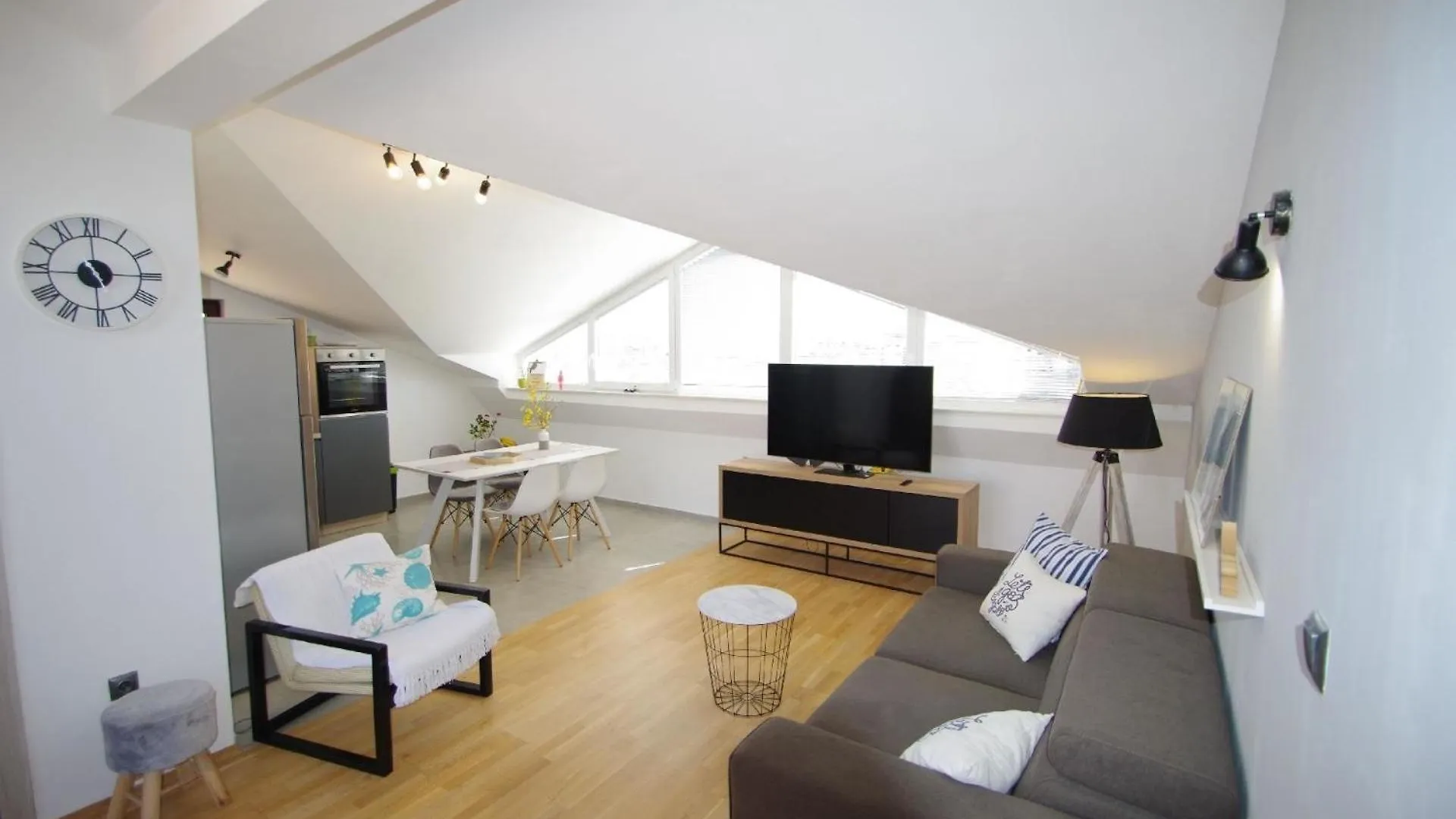 Ferienwohnung In Fazana Mit Schoenem Balkon Valbandon Apartment