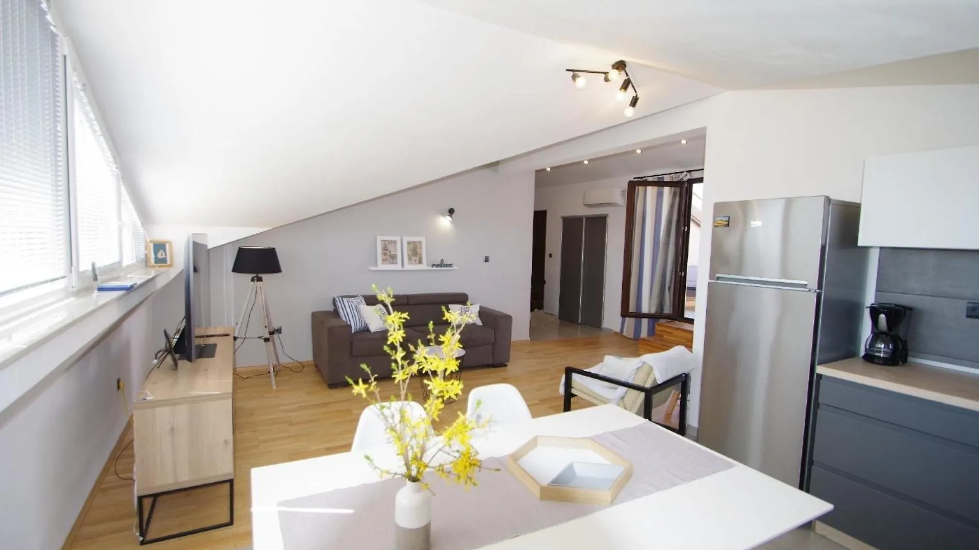 Apartment Ferienwohnung In Fazana Mit Schoenem Balkon Valbandon