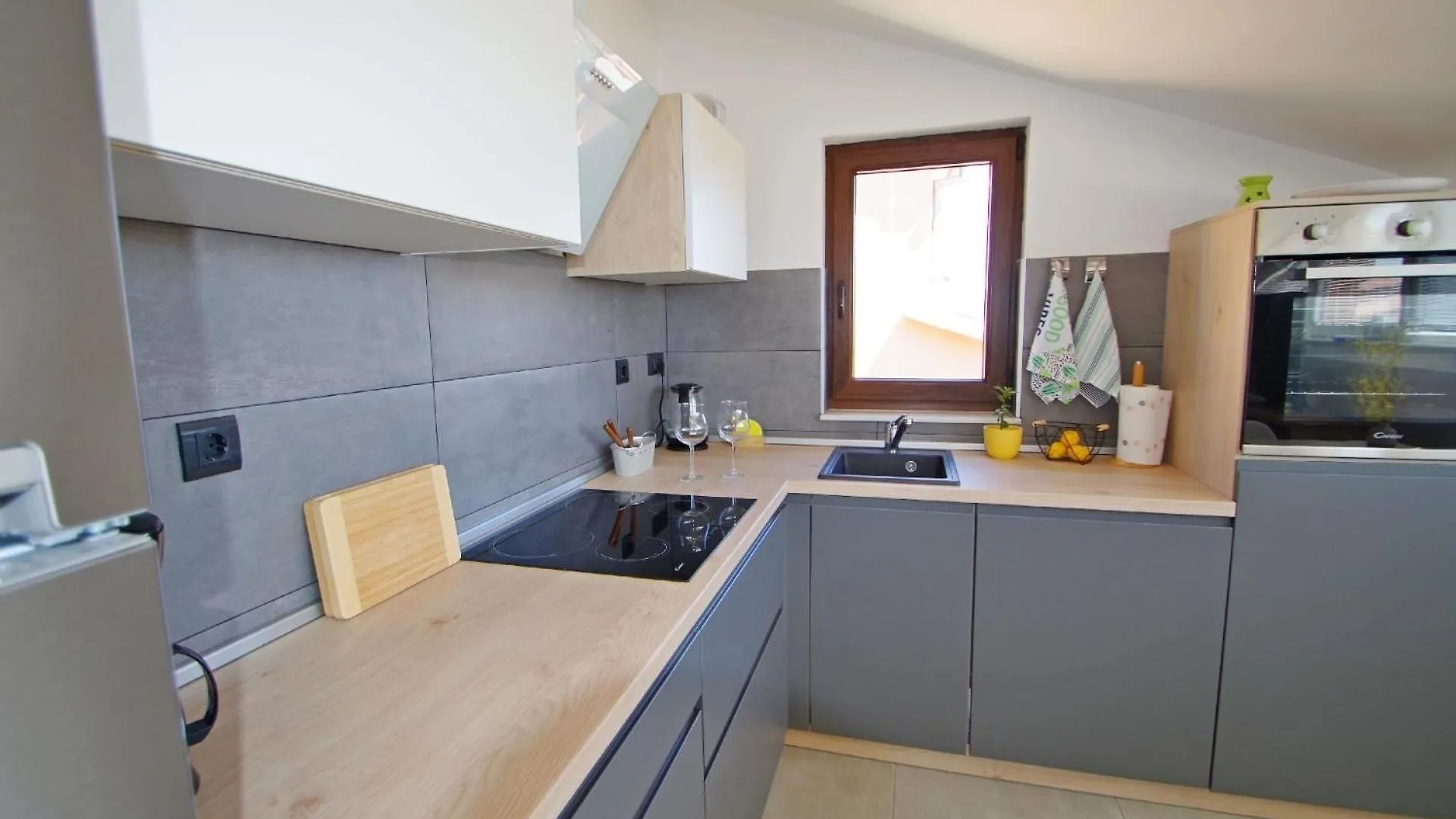 Apartment Ferienwohnung In Fazana Mit Schoenem Balkon Valbandon Croatia