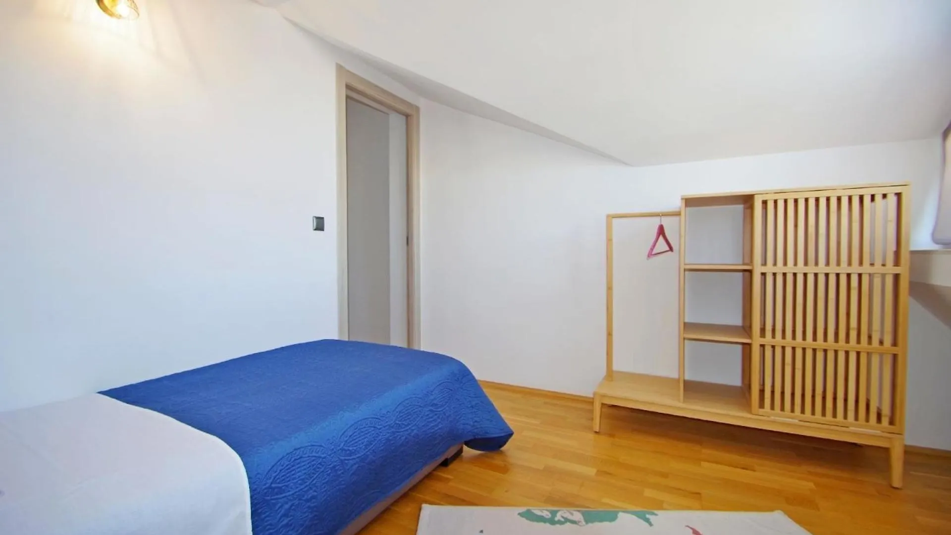Apartment Ferienwohnung In Fazana Mit Schoenem Balkon Valbandon