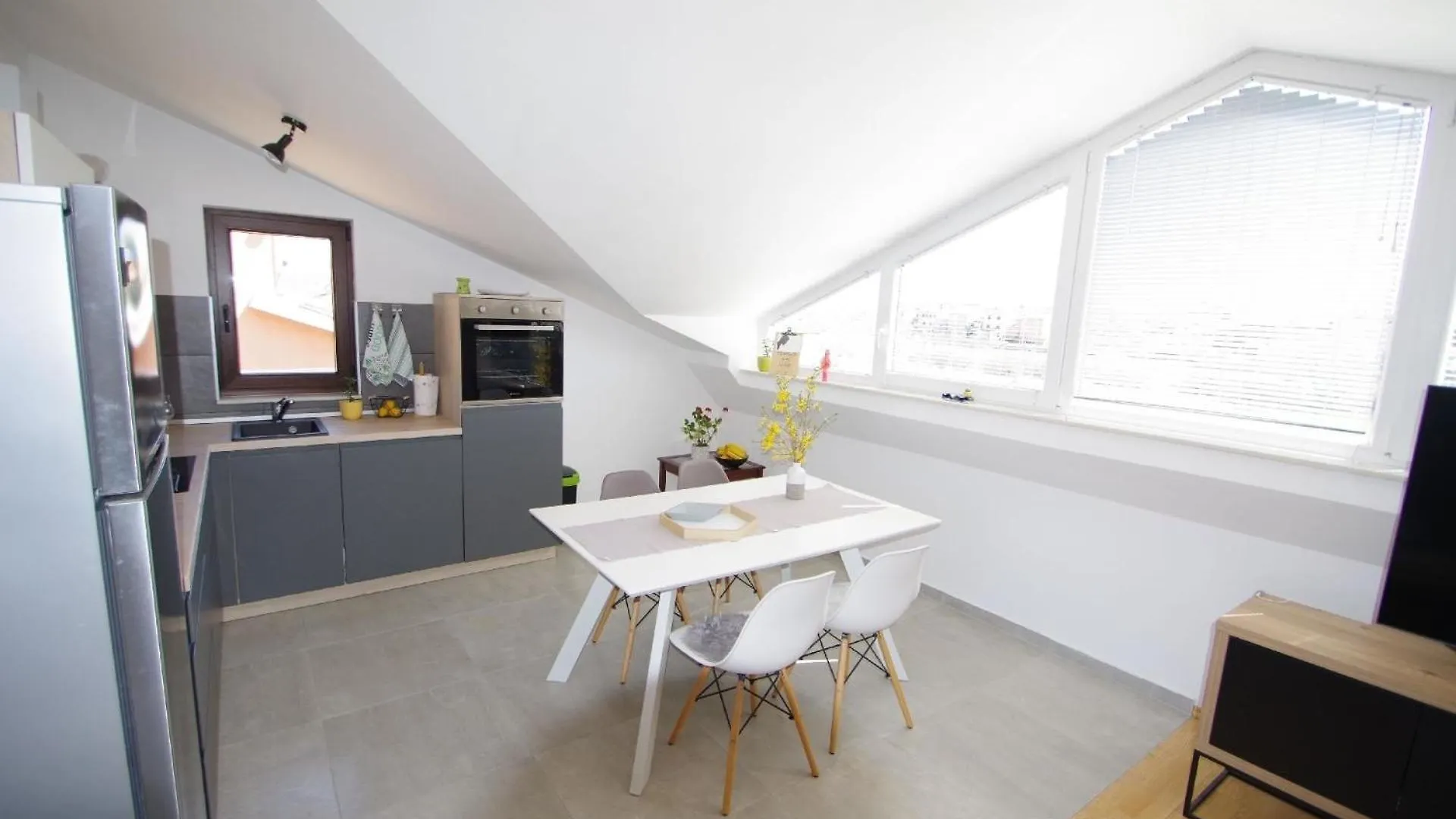 Ferienwohnung In Fazana Mit Schoenem Balkon Valbandon
