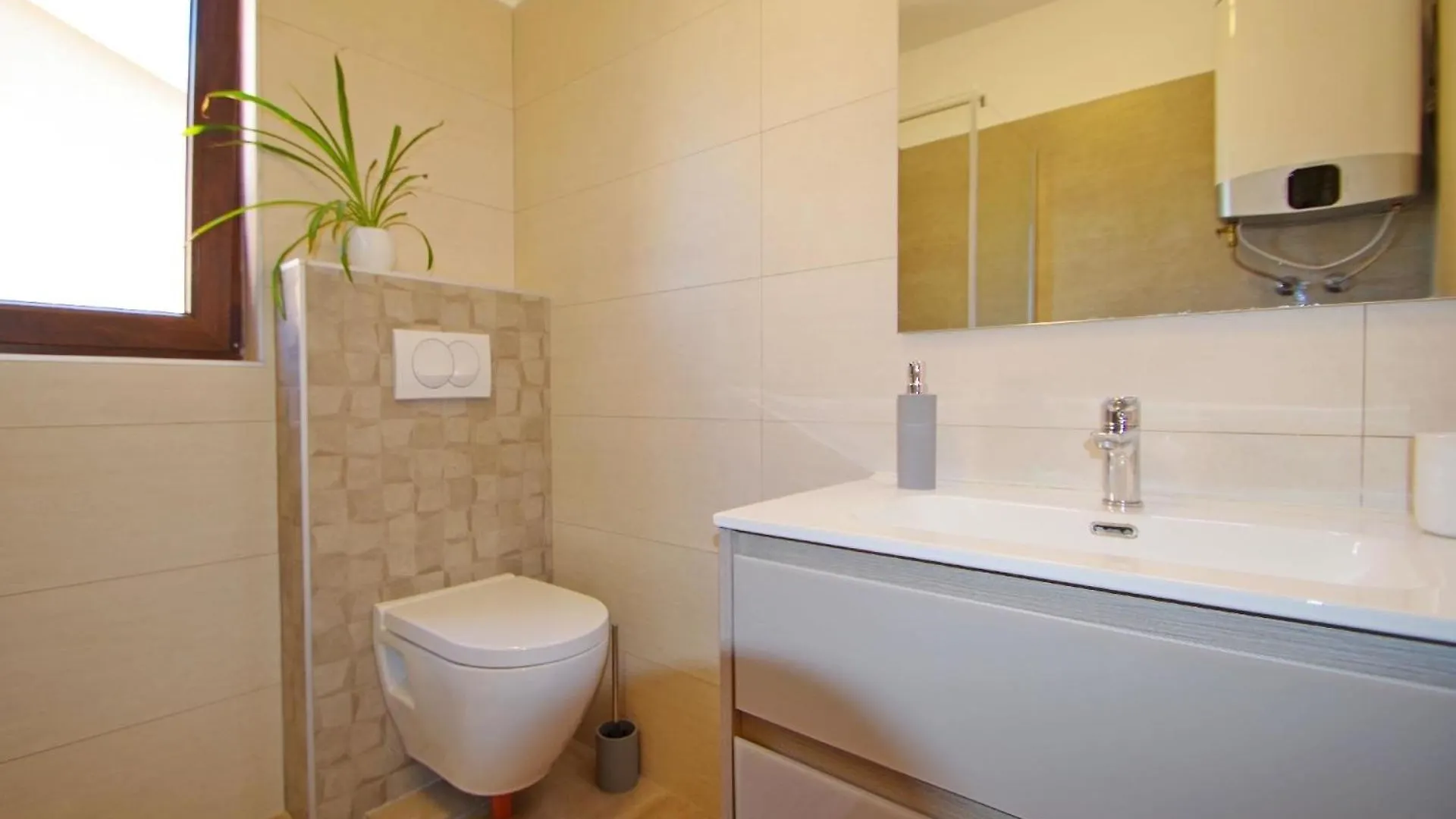 Apartment Ferienwohnung In Fazana Mit Schoenem Balkon Valbandon