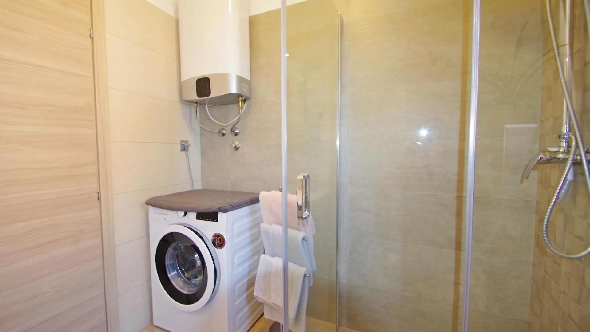 Ferienwohnung In Fazana Mit Schoenem Balkon Valbandon Apartment